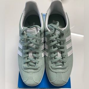 Woman’s adidas gazelle